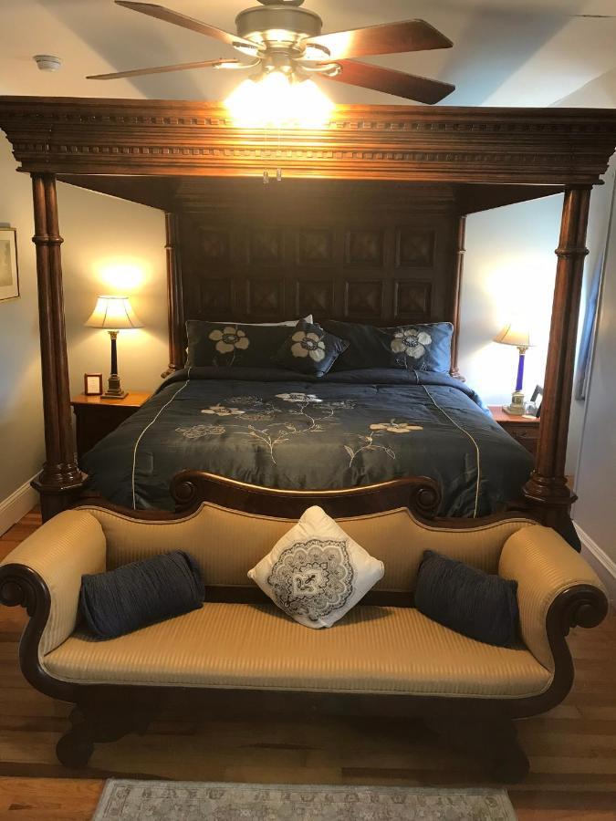 Edgewood Manor Inn Bed And Breakfast Провидънс Екстериор снимка
