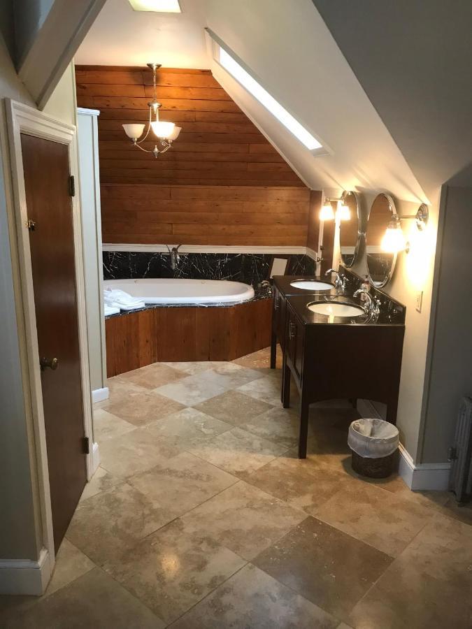 Edgewood Manor Inn Bed And Breakfast Провидънс Екстериор снимка