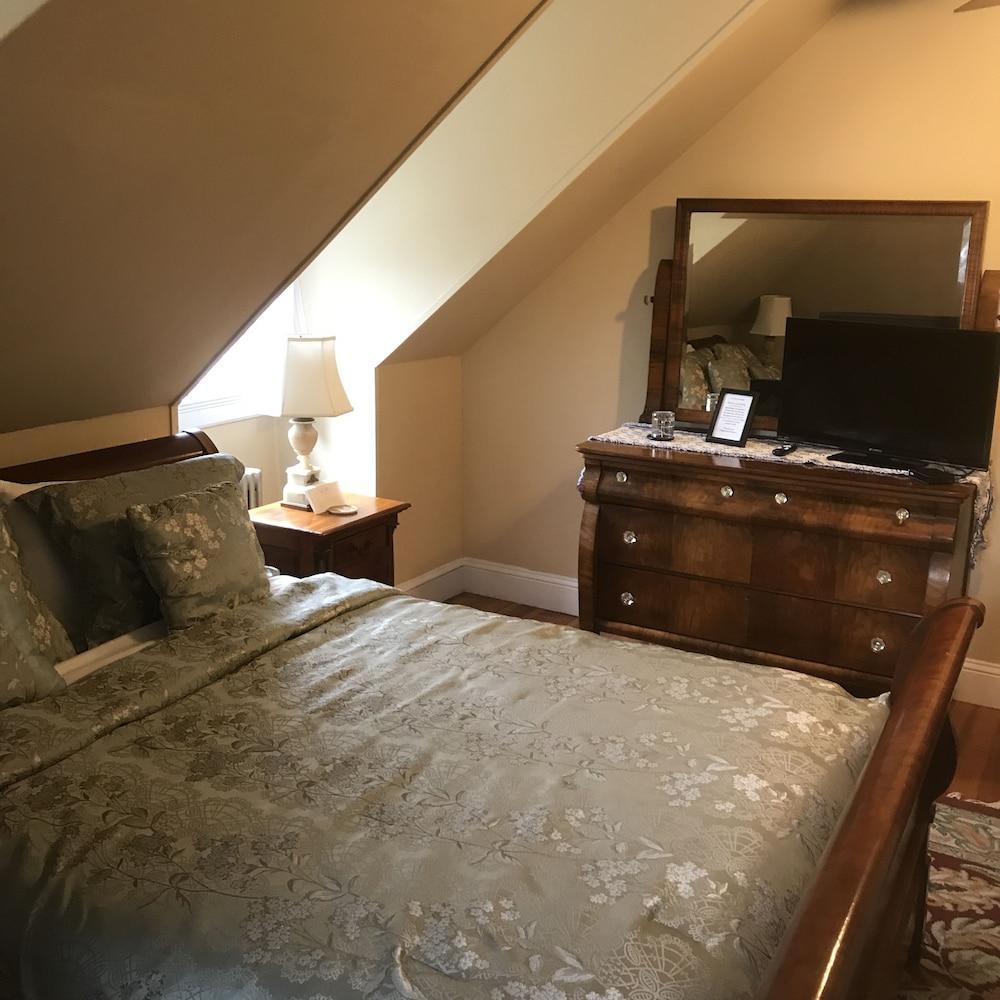 Edgewood Manor Inn Bed And Breakfast Провидънс Екстериор снимка