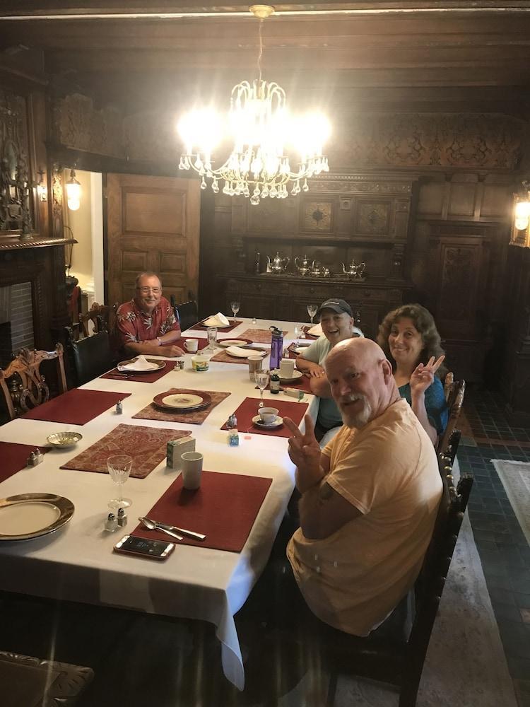 Edgewood Manor Inn Bed And Breakfast Провидънс Екстериор снимка