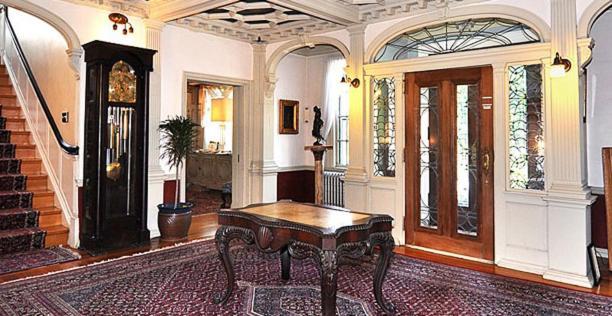 Edgewood Manor Inn Bed And Breakfast Провидънс Екстериор снимка