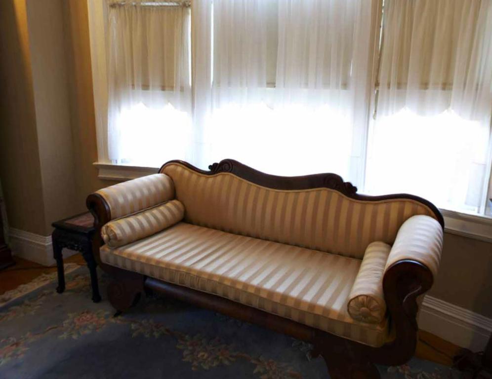 Edgewood Manor Inn Bed And Breakfast Провидънс Стая снимка