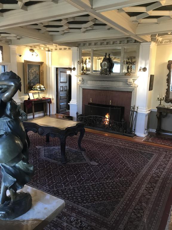 Edgewood Manor Inn Bed And Breakfast Провидънс Екстериор снимка