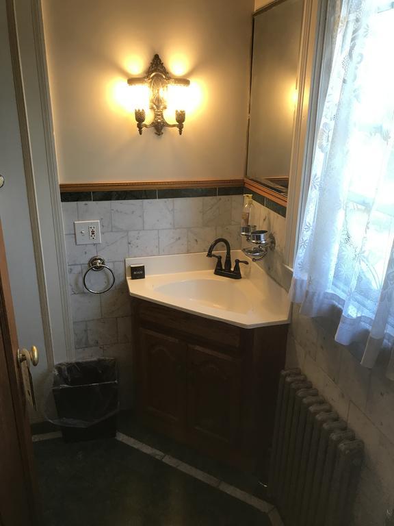 Edgewood Manor Inn Bed And Breakfast Провидънс Екстериор снимка