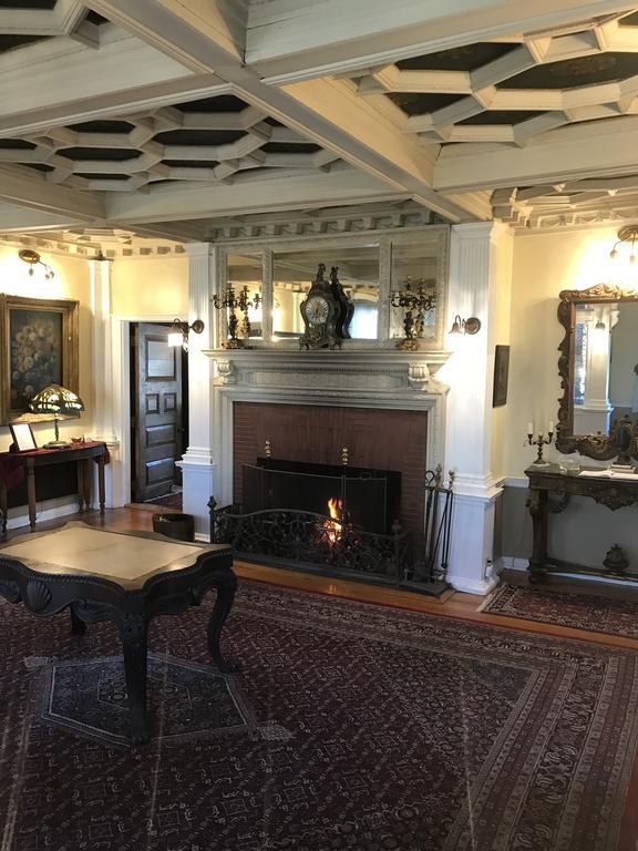 Edgewood Manor Inn Bed And Breakfast Провидънс Екстериор снимка